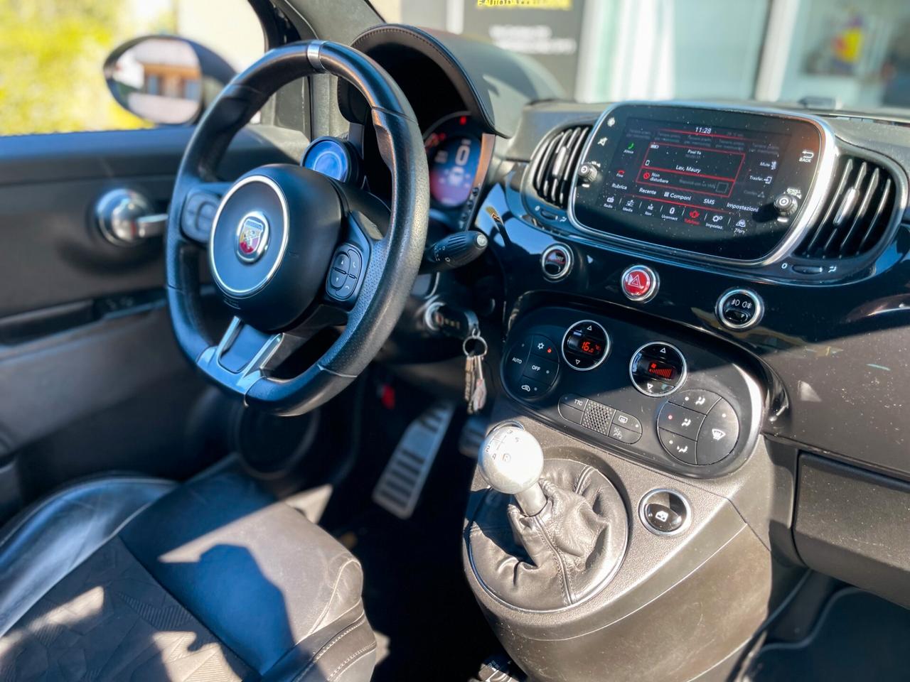 Abarth 595 1.4 Turbo T-Jet 165 CV Scorpioneoro