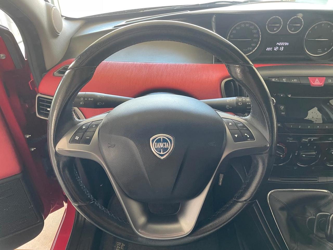 Lancia Ypsilon 1.2 69 CV 5 porte S&S Black&Red