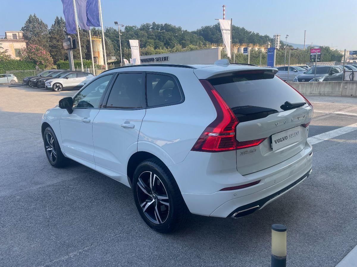 VOLVO - XC60 - B4 AWD Geartronic R-design