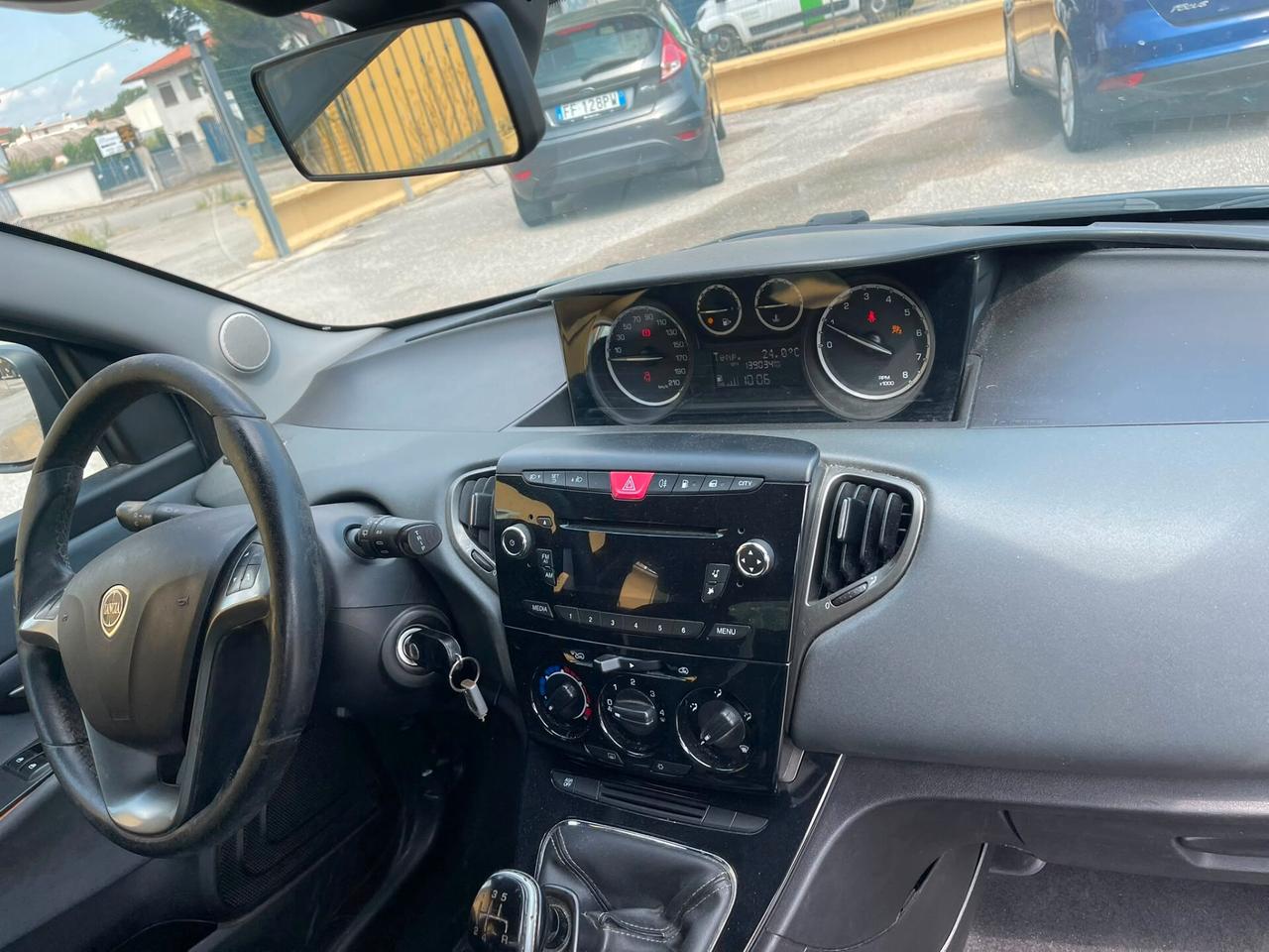 Lancia Ypsilon 0.9 TwinAir 85 CV 5 porte Metano Ecochic Elefantino