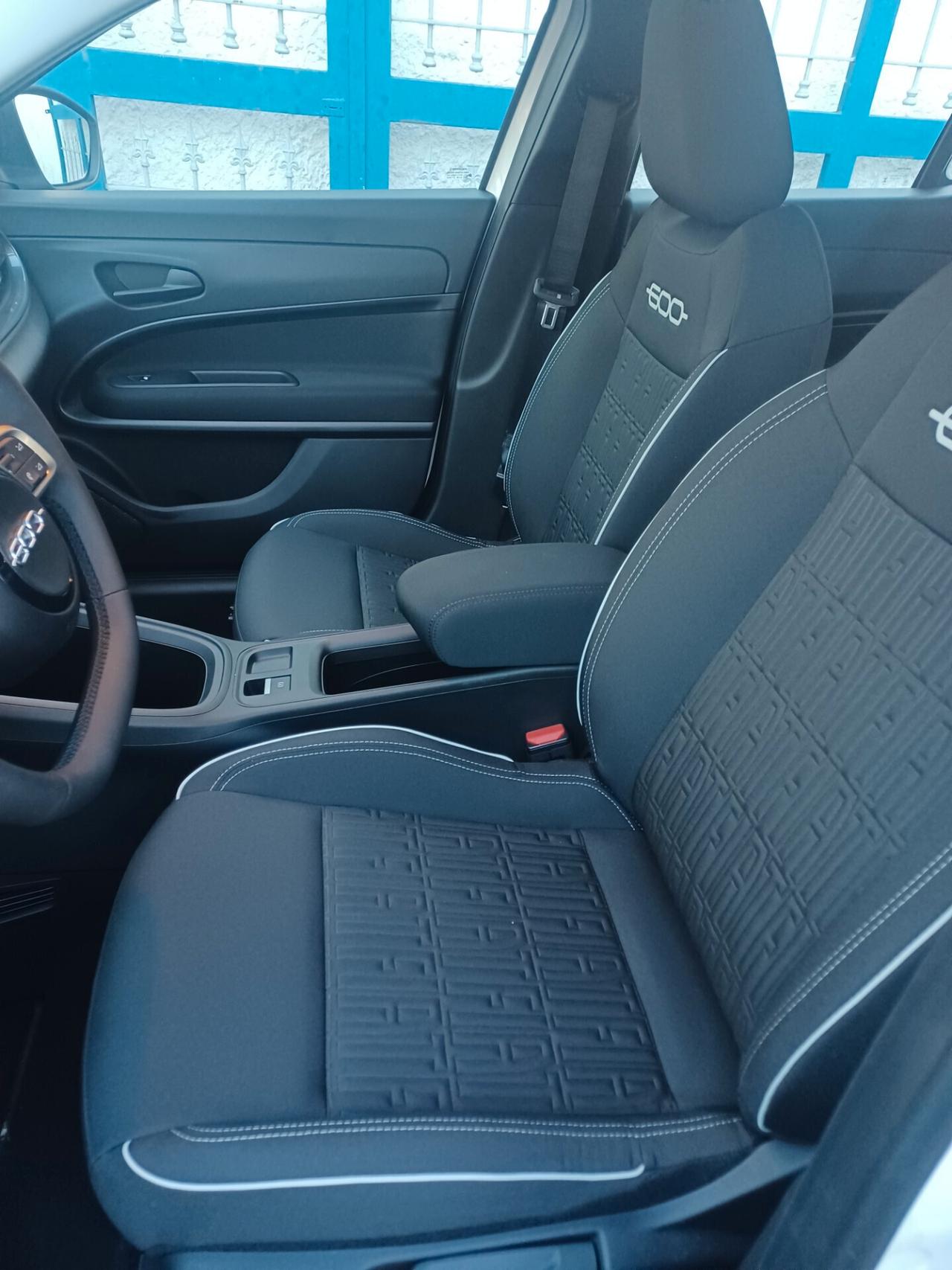 Fiat 600 Hybrid 110 CV DCT KMO UFF. ITALIA