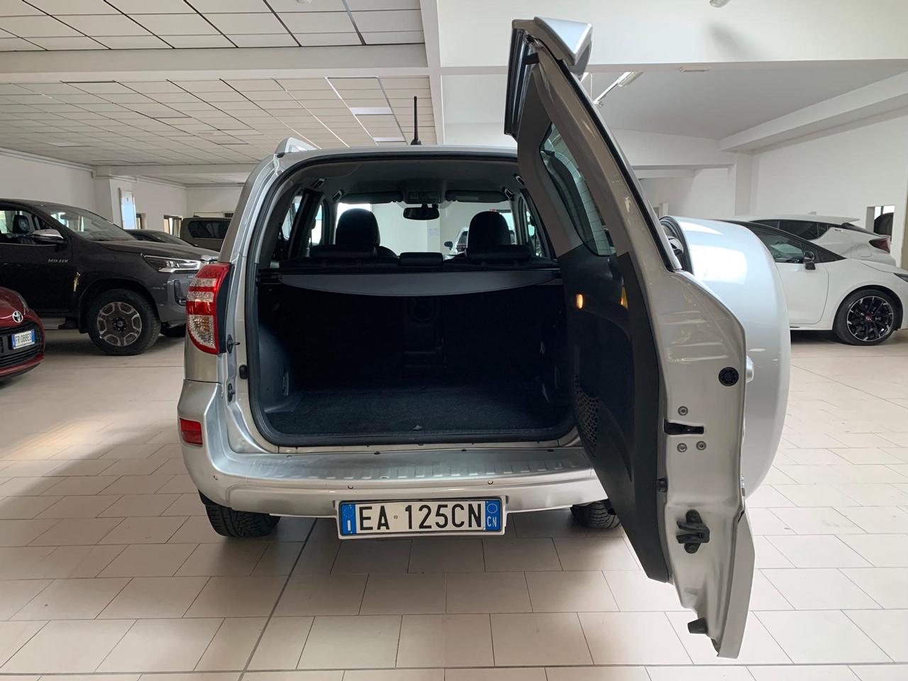 Toyota RAV4 2.2 d-4d Luxury 150cv dpf my09