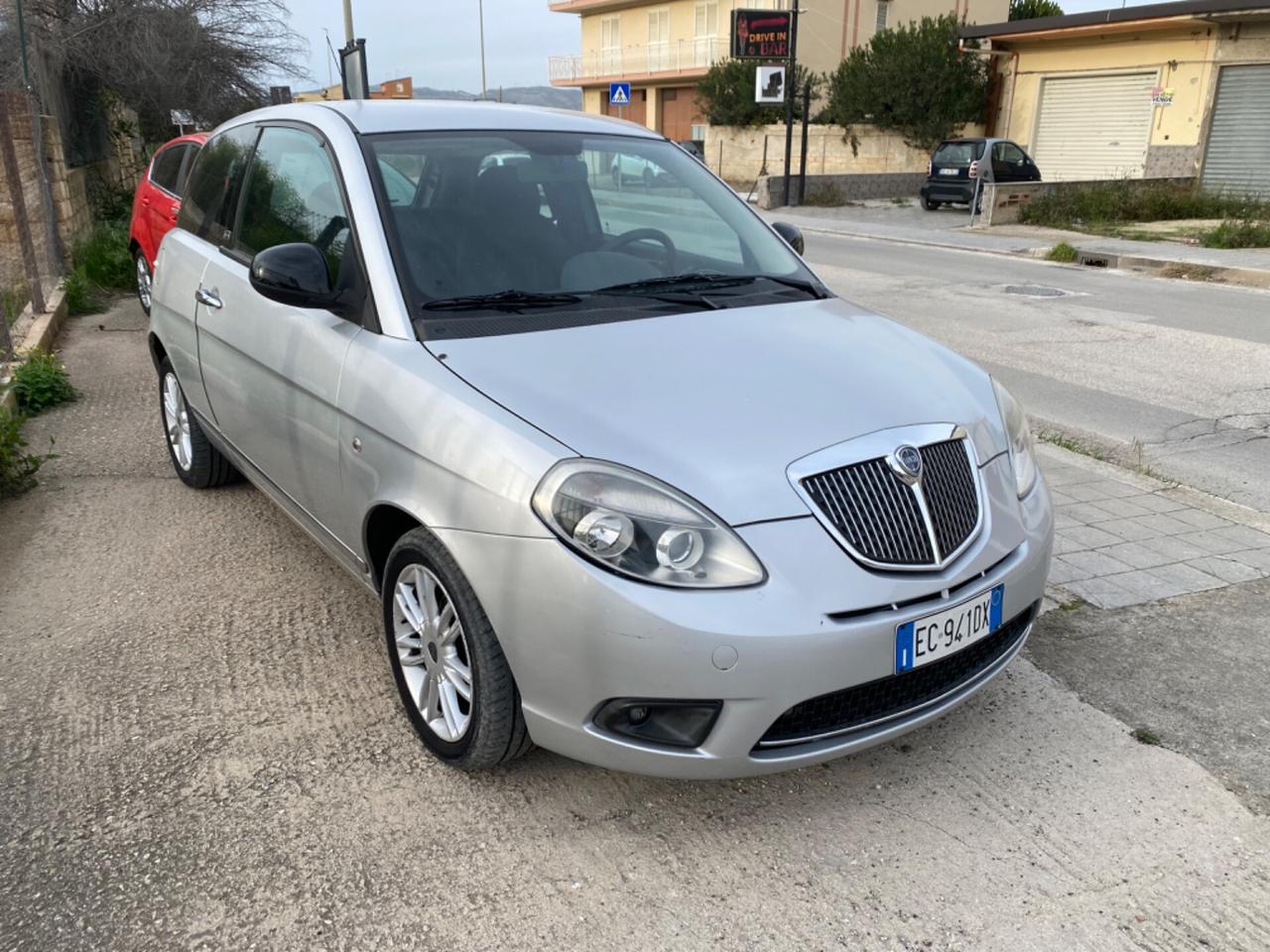 Lancia Ypsilon 1.2 69 CV Unyca