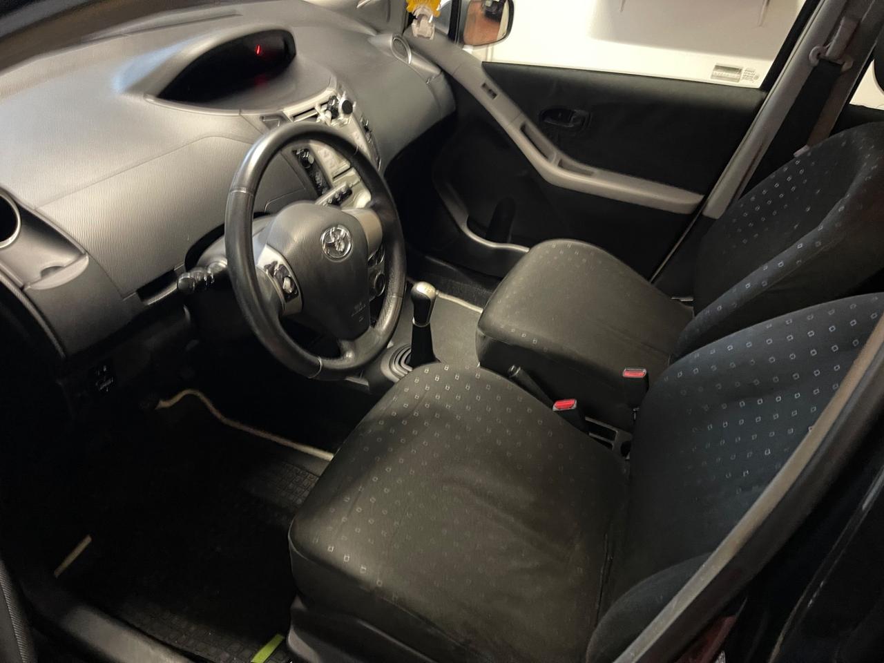 Toyota Yaris 1.0 5 porte