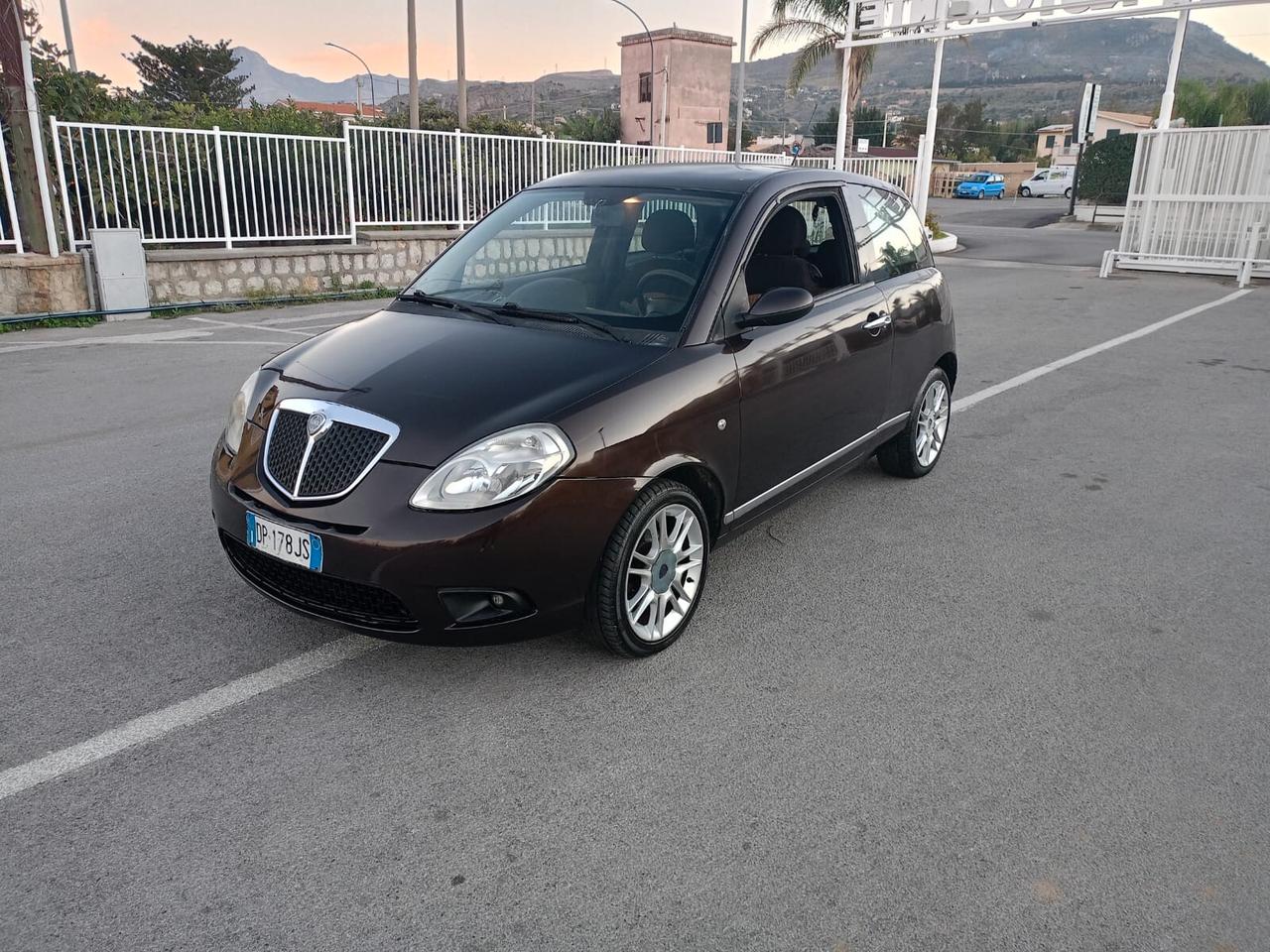 Lancia Ypsilon 1.2 Oro Plus