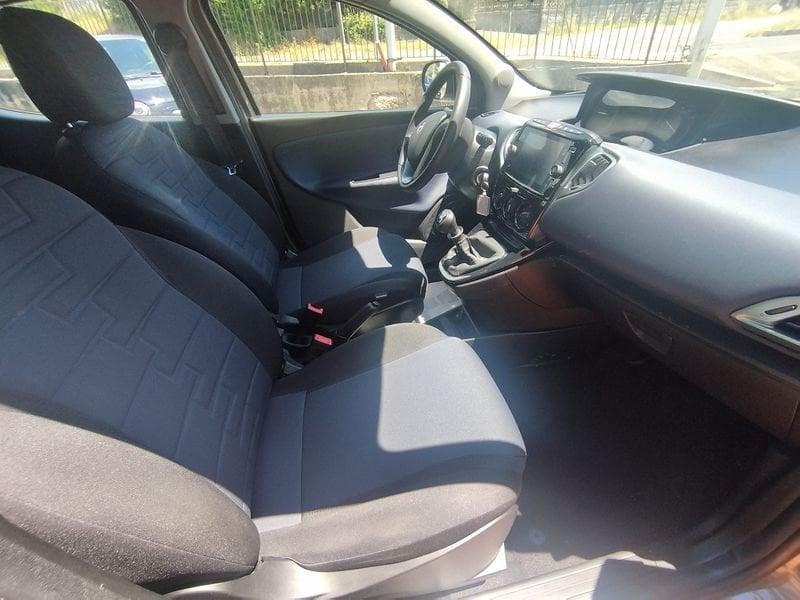 Lancia Ypsilon 1.0 FireFly 5 porte S&S Hybrid Platino
