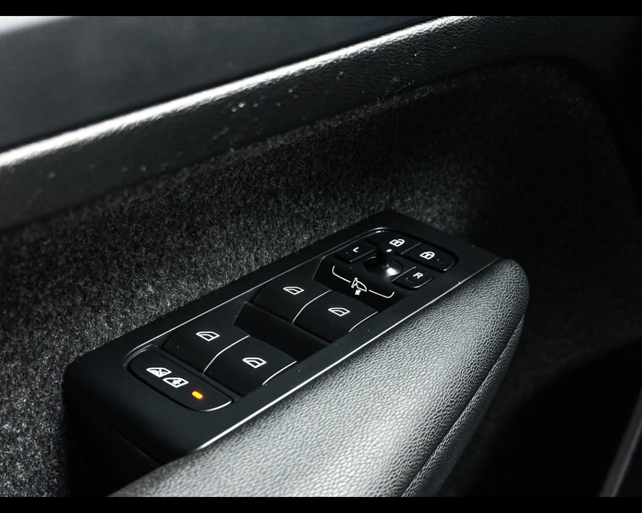 VOLVO XC40 (2017-->) - XC40 B3 automatico Core