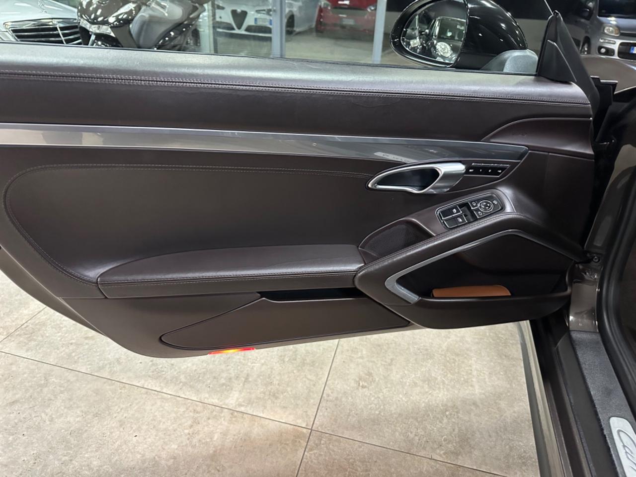 Porsche 911 3.4 Carrera 4 Coupé Scarichi Tetto 2015