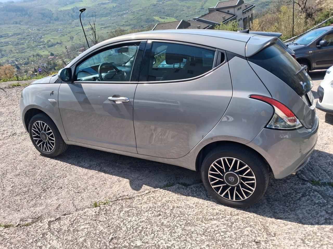 Lancia Ypsilon 1.0 5 P S&S Hybrid A. Ferretti