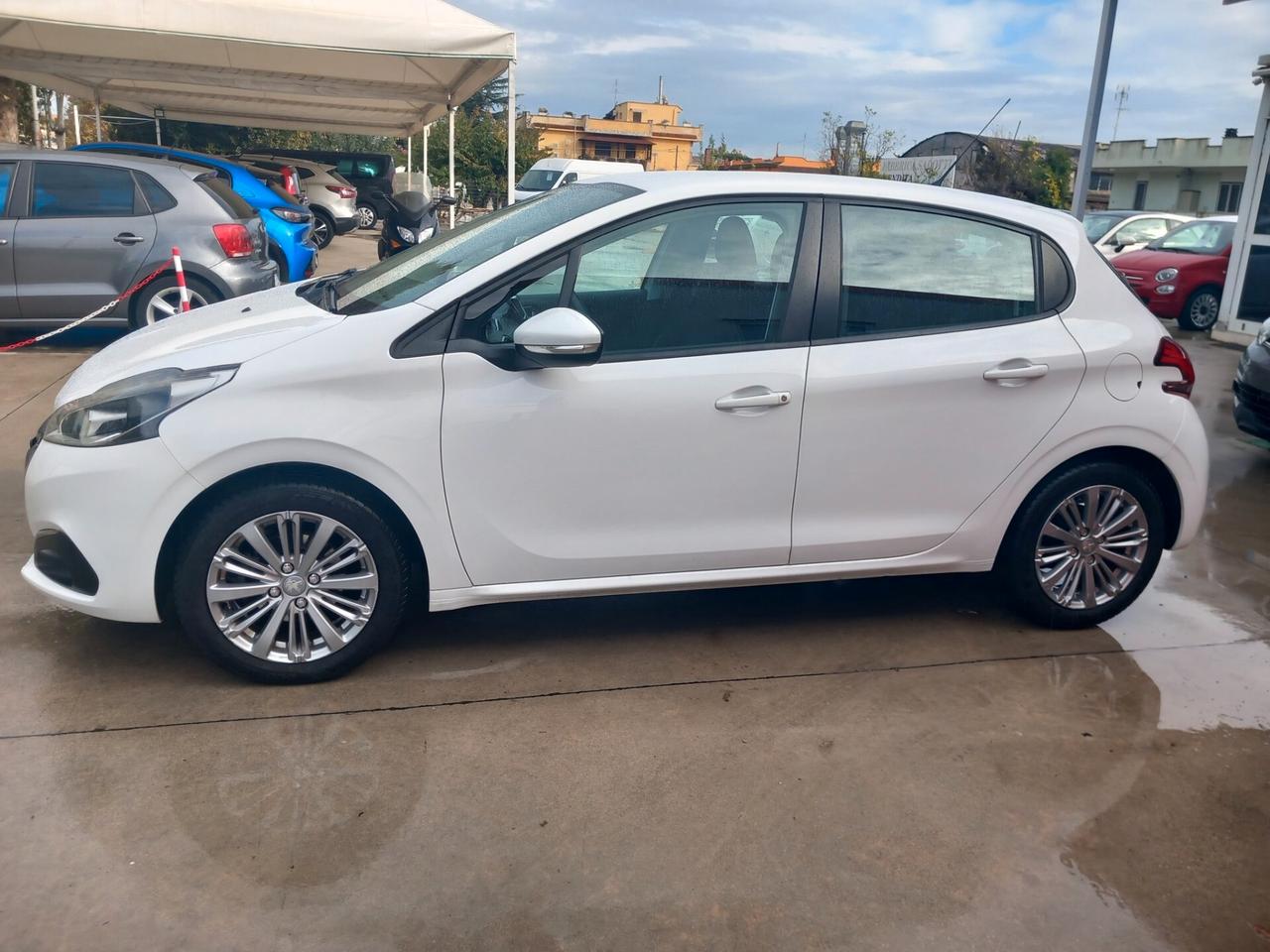 Peugeot 208 PureTech 82 5 porte Active km 96000 garanzia