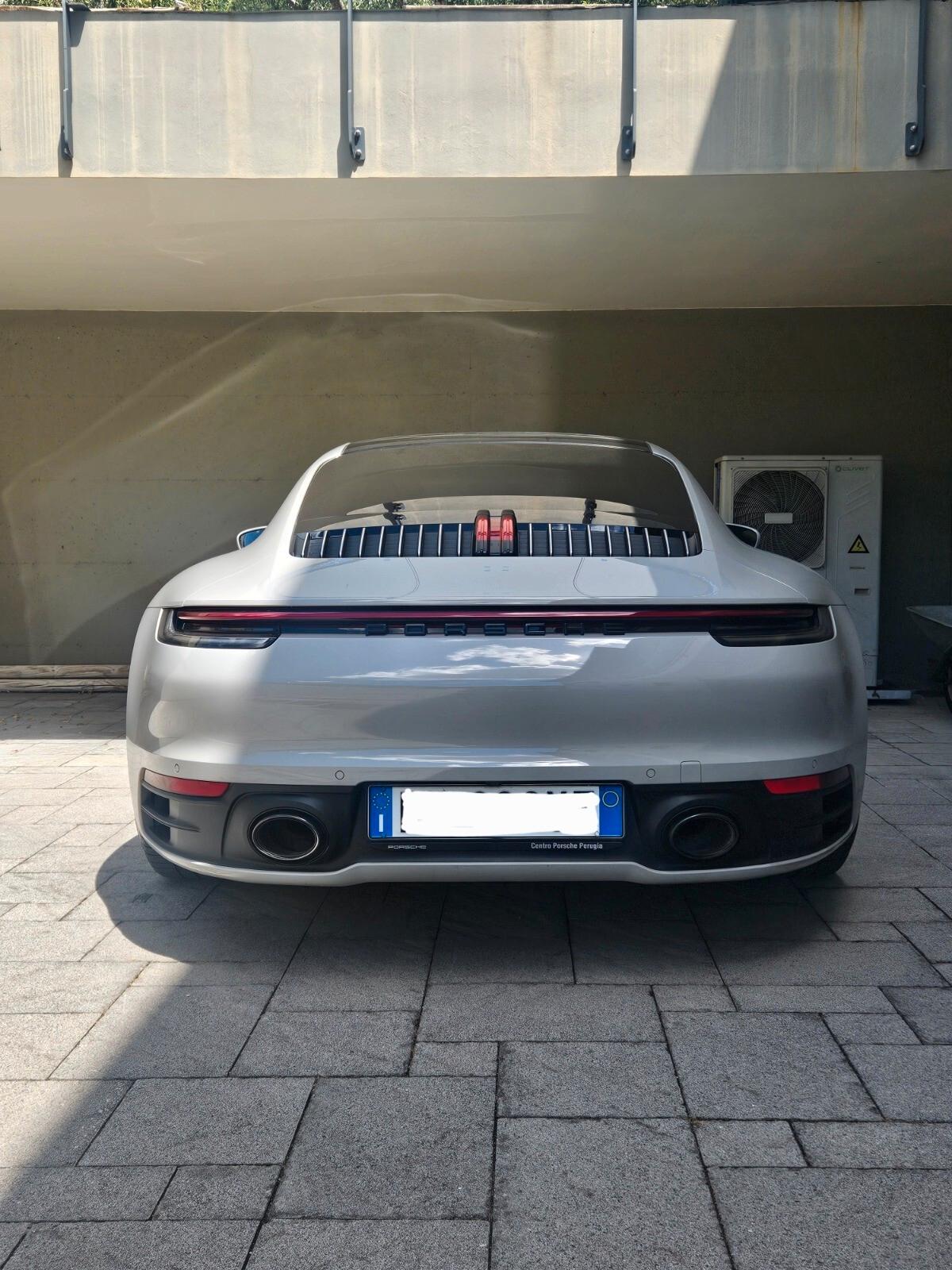 Porsche 911 Carrera 992 4