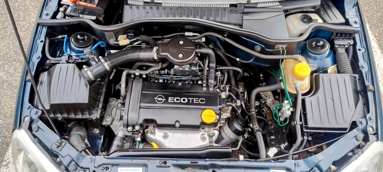 Opel Corsa 1.2i 16V cat 3 porte
