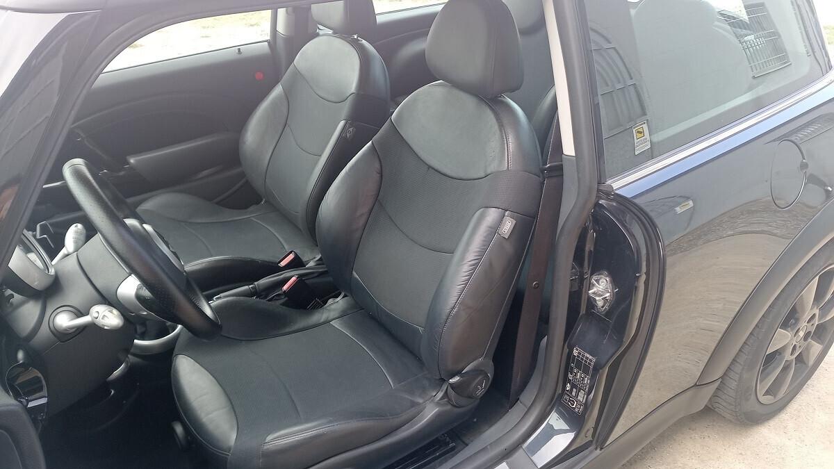 Mini Cooper 1.4 d -