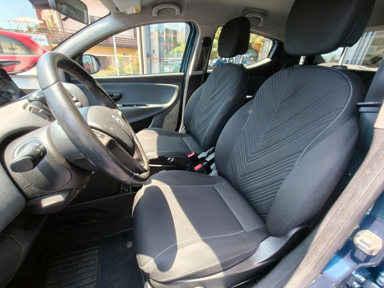 Lancia Ypsilon 1.0 FireFly 5 porte S&S Hybrid Gold