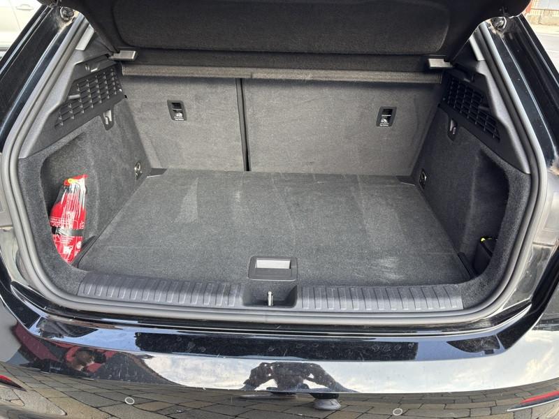 Audi A3 Sportback 30 2.0 tdi Business LED-NAVI-18"