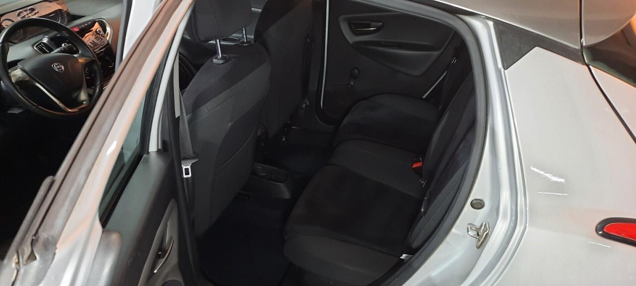 Lancia Ypsilon 1.2 69 CV 5 porte S&S Platinum