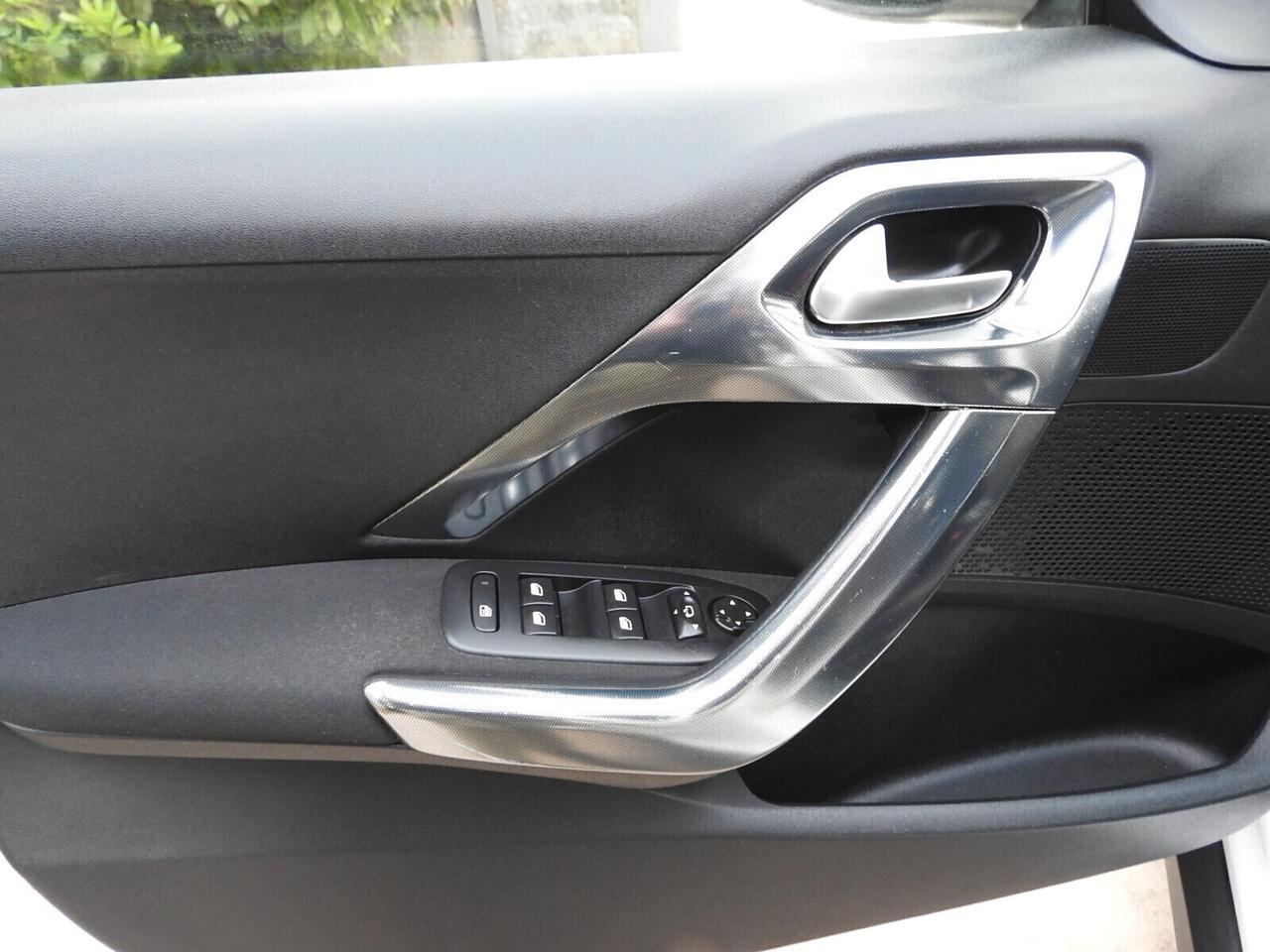 Peugeot 2008 1.6 e-HDi 92 CV NEOP. NAVI