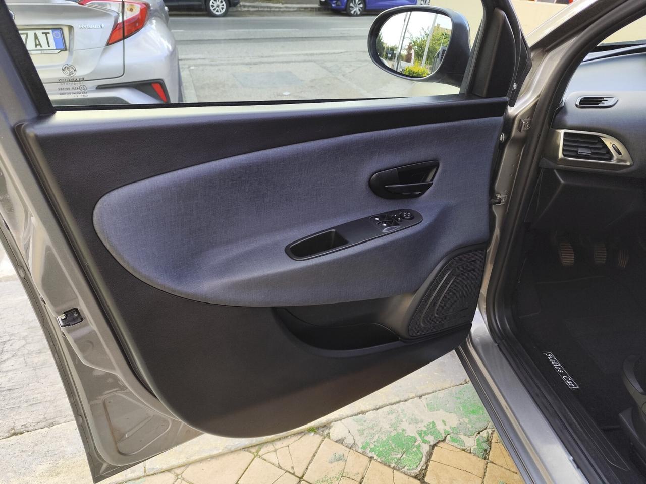 Lancia Ypsilon 1.0 FireFly 5 porte S&S Hybrid Gold