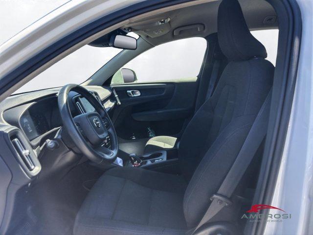 VOLVO XC40 T2 Momentum Core
