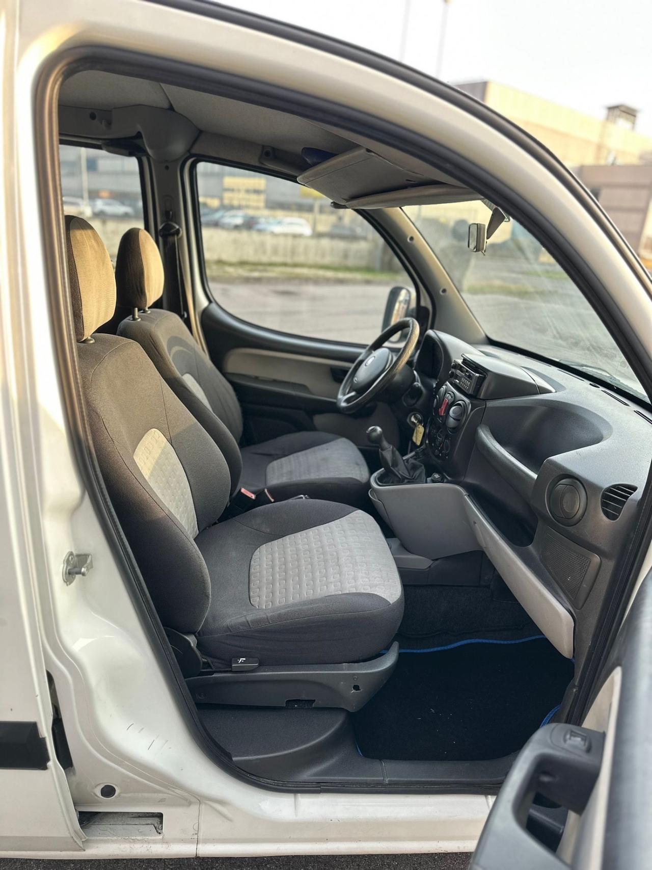 Fiat doblo 5 posti anno 2008 autocarro