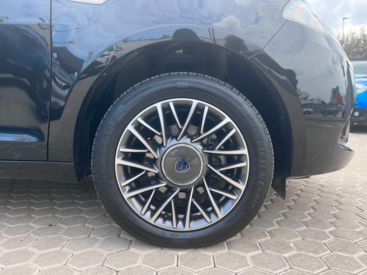 Lancia Ypsilon 1.0 FireFly 5 porte S&S Hybrid Gold