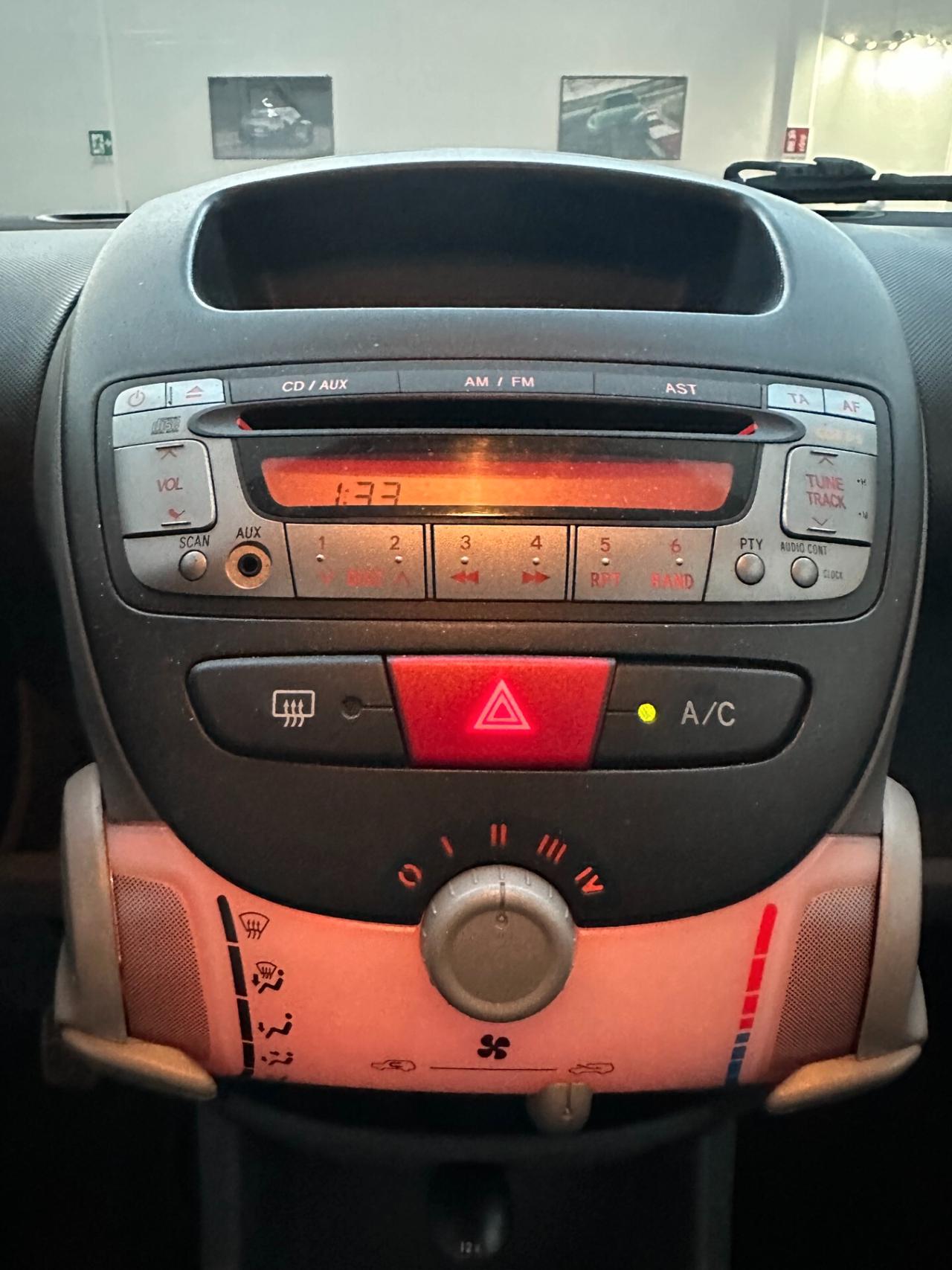 Peugeot 107 1.0 Benz, Euro 4, garantita e impeccabile.