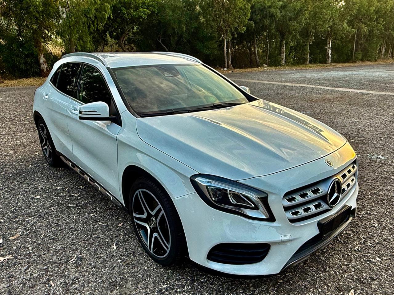 MERCEDES- BENZ GLA 200 D AMG PREMIUM