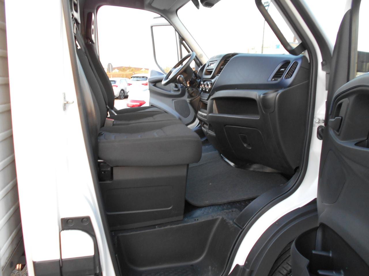 Iveco Daily 35c18 cabinato