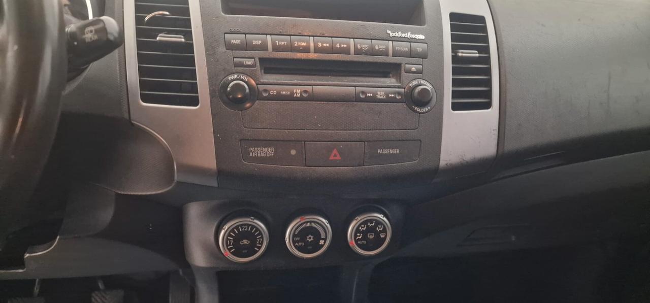 Mitsubishi Outlander 2.2 DI-D Instyle 7 p.ti DPF
