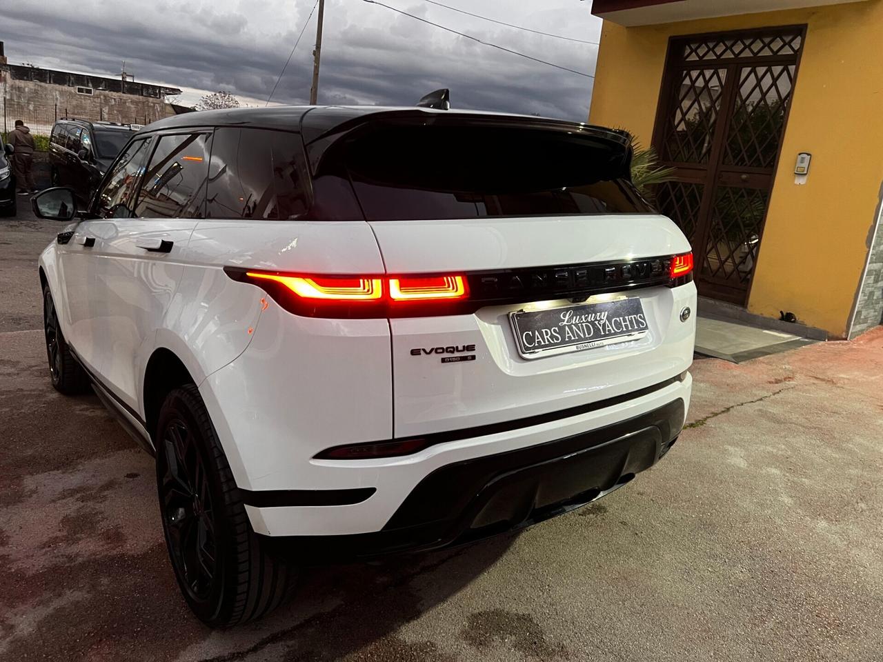 Land Rover Range Evoque 2.0D 150-R-Dynamic-2019-FULL