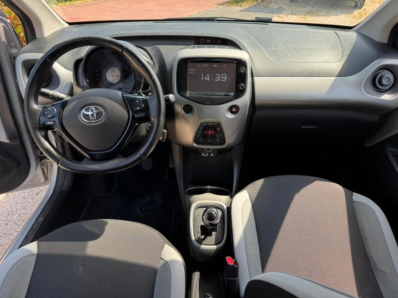 Toyota Aygo 1.0 69CV 5porte x-play AUTOMATICA-OK NEOPATENTATI-UNICOPROPRIETARIO