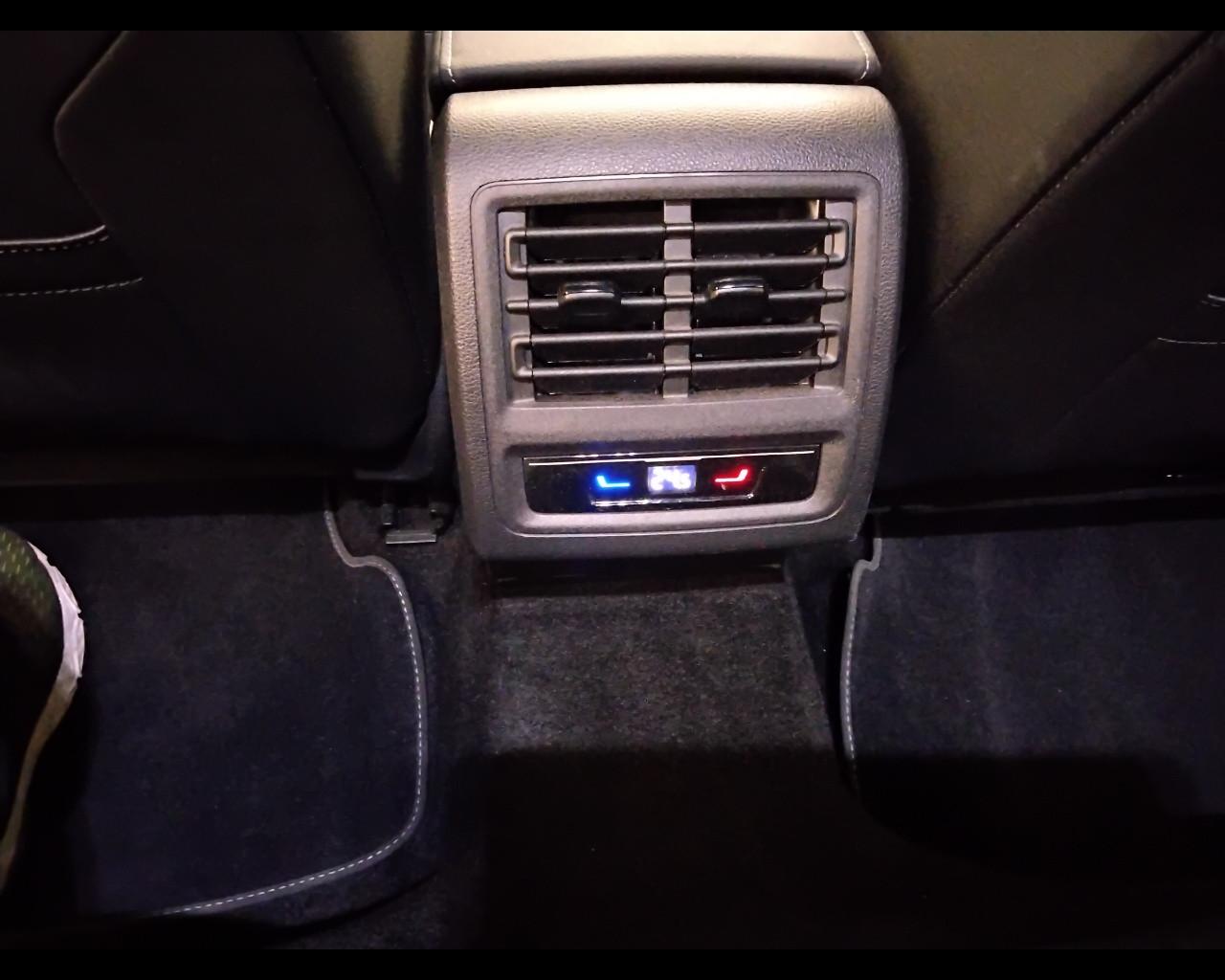 VOLKSWAGEN Golf VIII 2020 - Golf 1.5 tsi evo R-Line 130cv