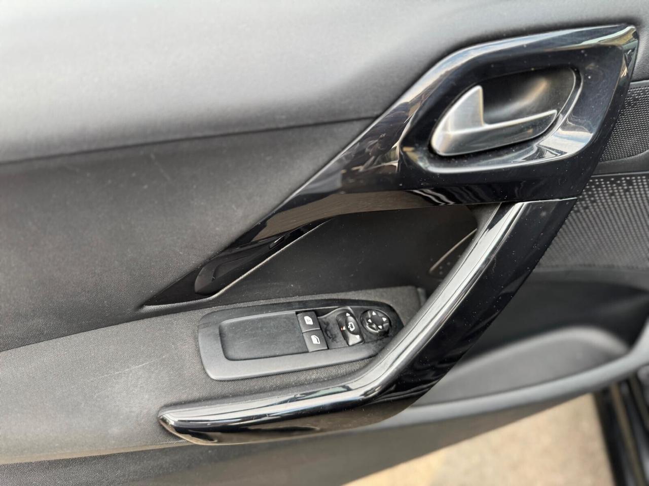 Peugeot 208 ANNO 2017 1.2 BENZINA 5 PORTE Euro6e