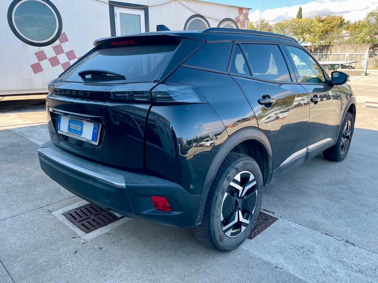 Peugeot 2008 PureTech 100 S&S Allure 2023 **VEICOLO SINISTRATO***VA IN MOTO