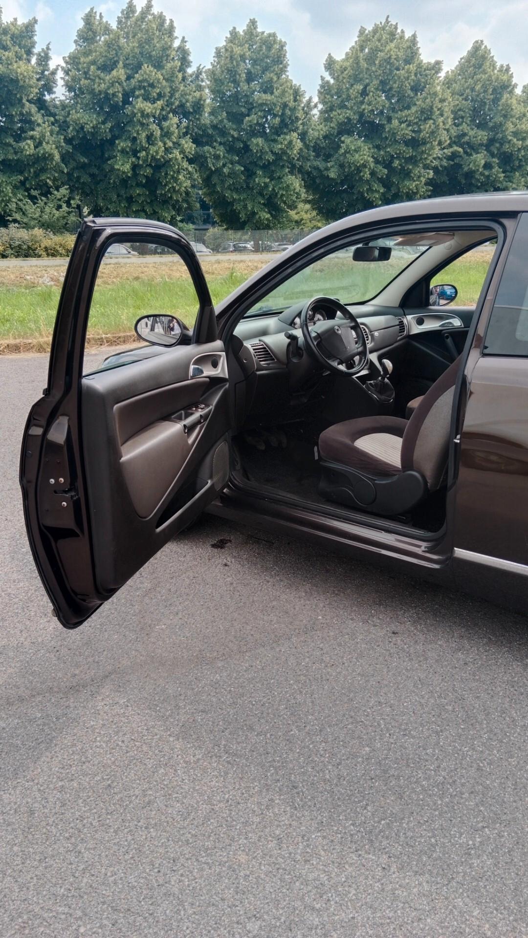 Lancia Ypsilon 1.4 Argento