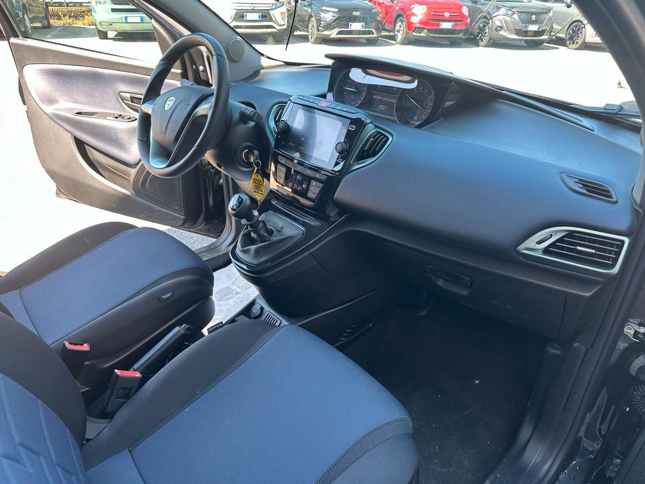 Lancia Ypsilon 1.0 FireFly 5 porte S&S Hybrid Platino