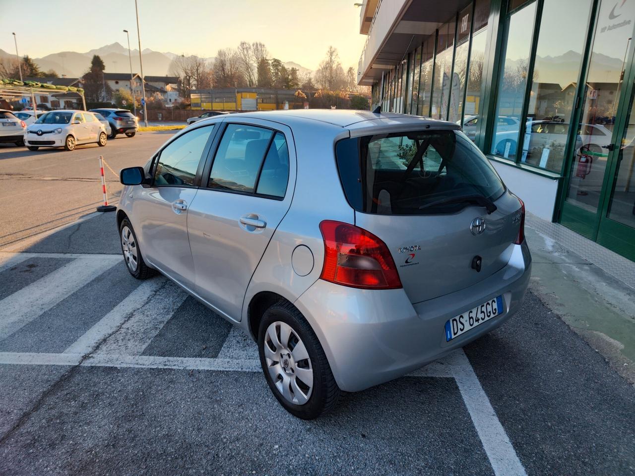 Toyota Yaris 1.0 5 porte Navi adatta per neopatentati