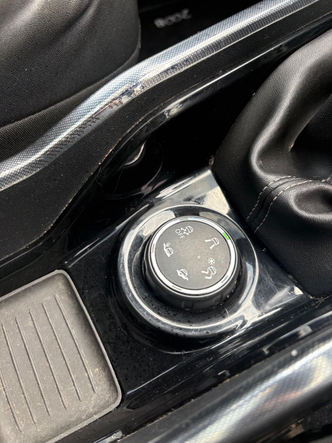 Peugeot 2008 1.6 HDI 92cv carrozzeria GRAFFIATA