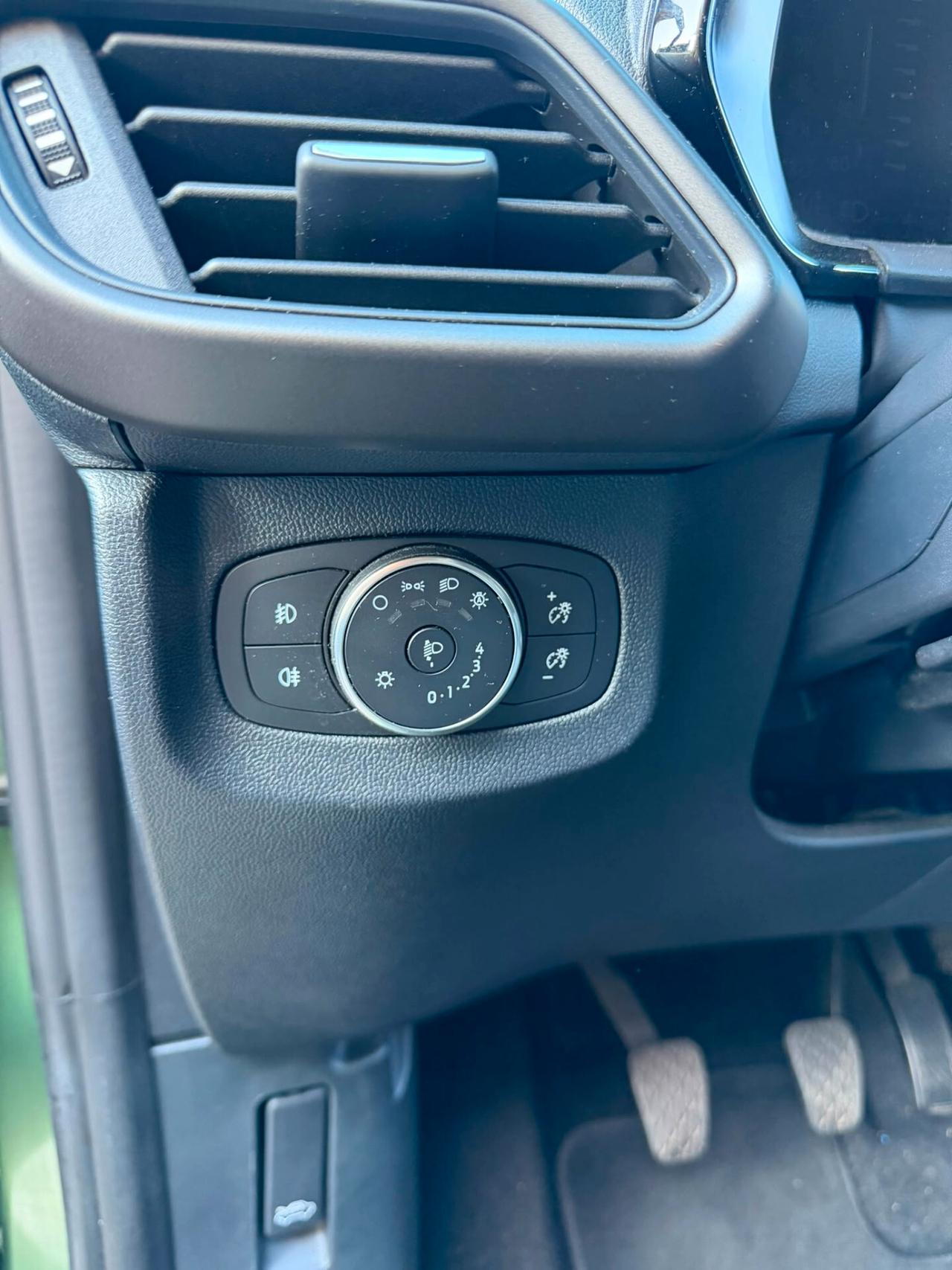 Ford Tourneo Courier 1.0 EcoBoost Titanium