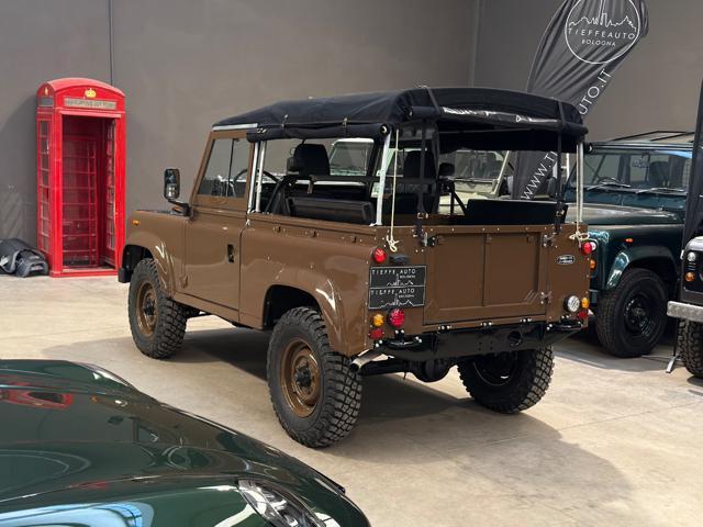 LAND ROVER Defender 90 diesel Soft-top