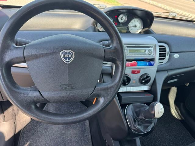 Lancia Ypsilon 1.3 MJT 75 CV Argento-OK NEOPATENTATI