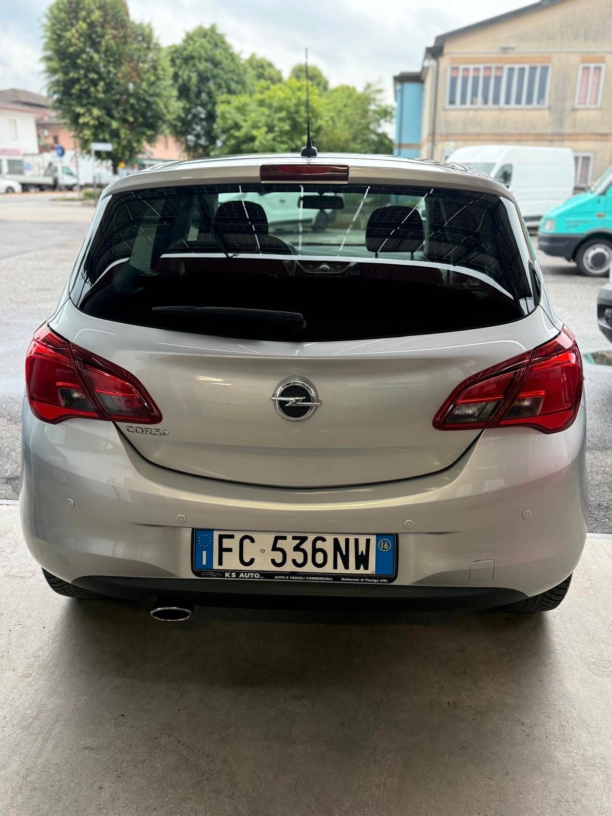 Opel Corsa 1.2 5 porte b-Color ok neopatentati