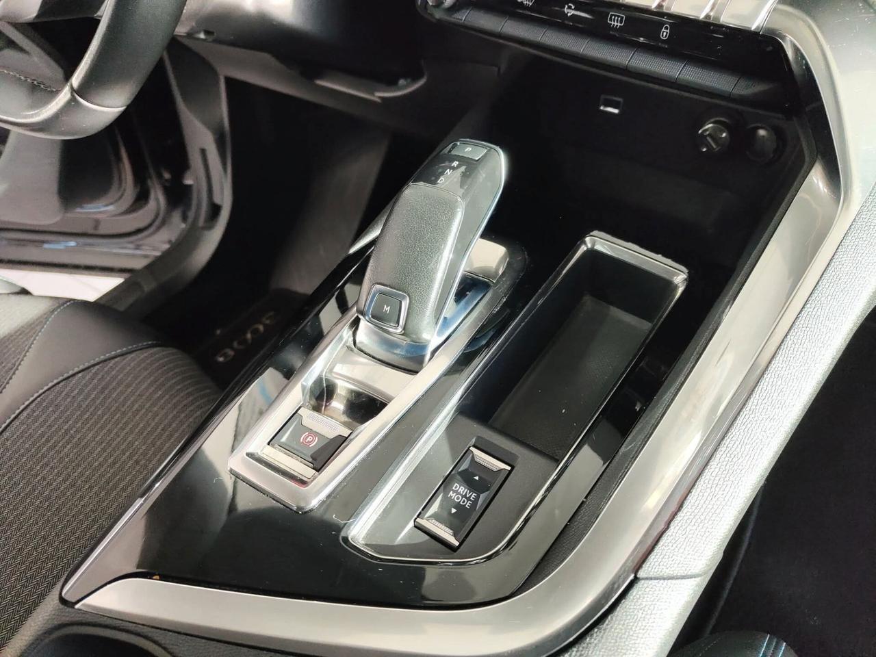 Peugeot 3008 BlueHDi 130 S&S EAT8 Allure