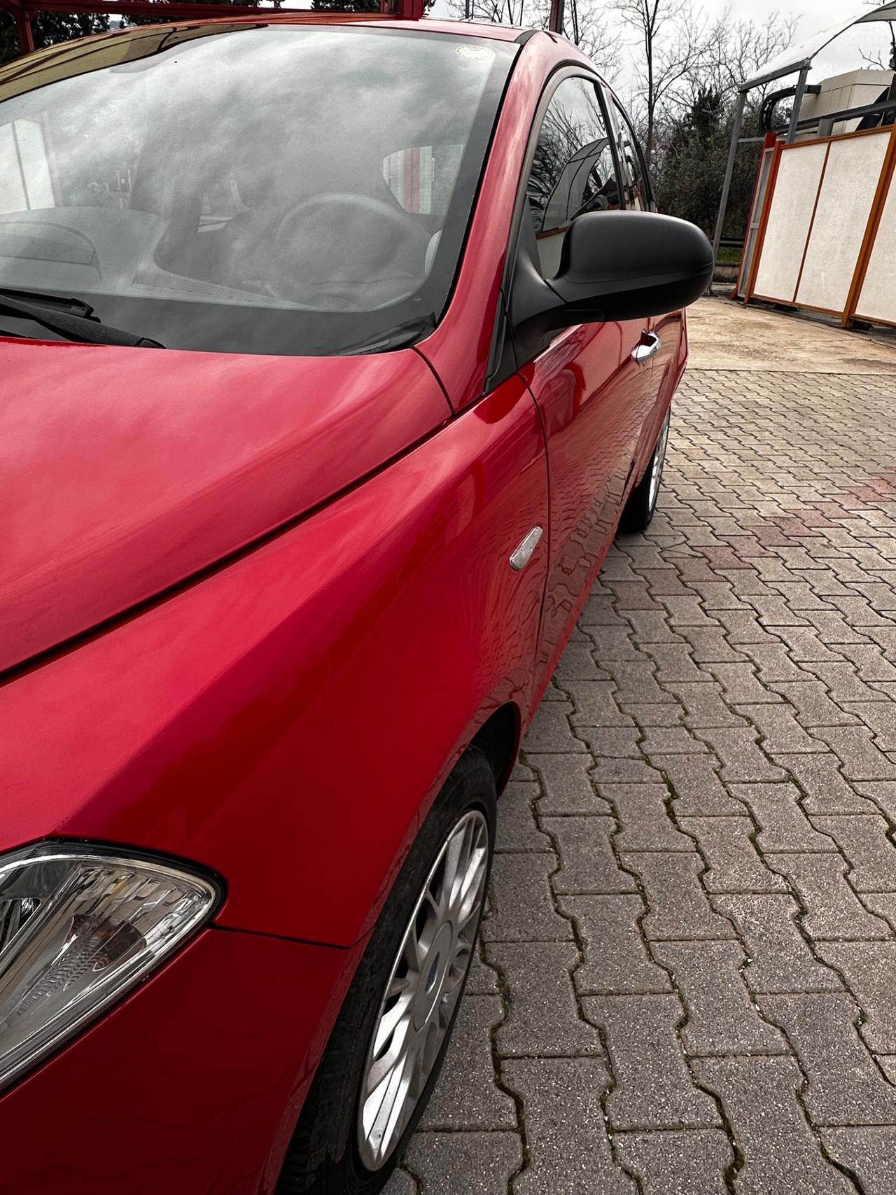 Lancia Ypsilon 1.2 69 CV 5 porte Gold