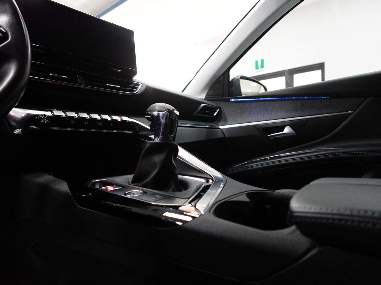 Peugeot 3008 II 1.5 BlueHDI 130 CV ALLURE