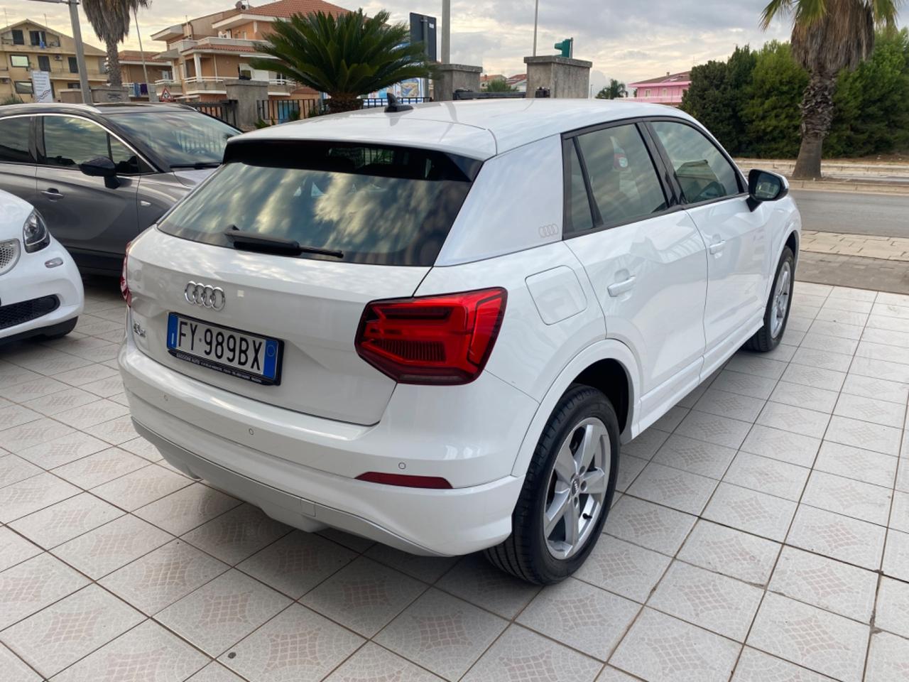 Audi Q2 30 TDI Identity Black