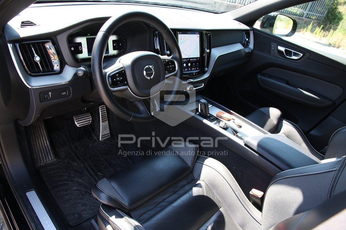 VOLVO XC60 B4 (d) AWD automatico Plus Dark