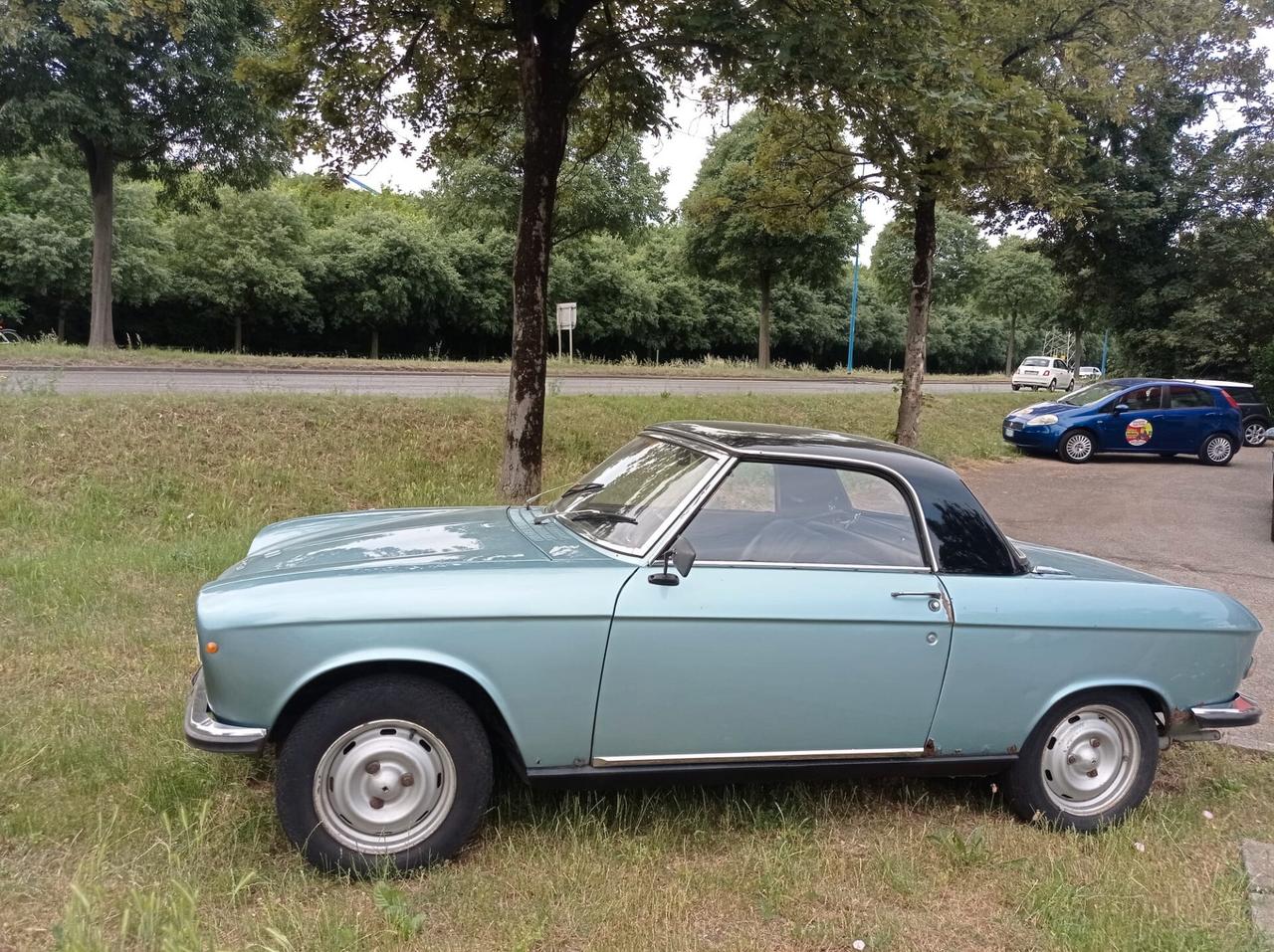 Peugeot 204 cabriolet con hard top