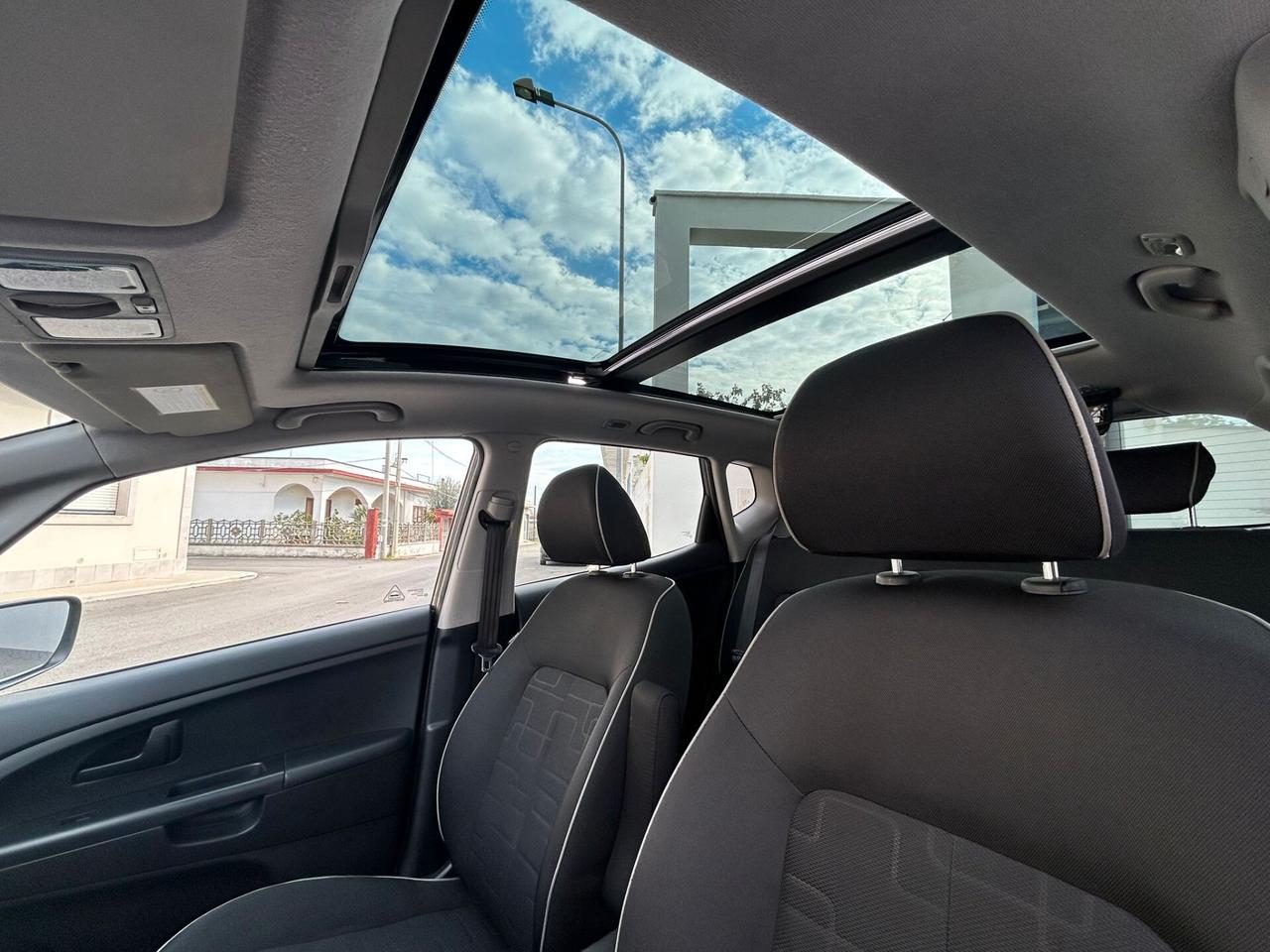 Kia Venga 1.4 CRDi 90Cv COOL TETTO Km111.000-2012