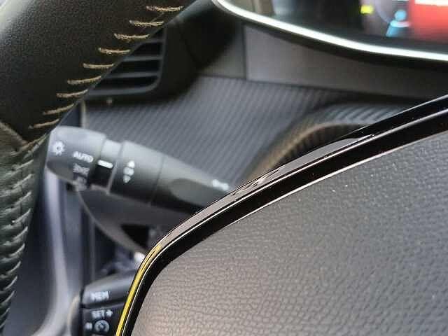 Peugeot 2008 PureTech 100 S&S Allure Pack